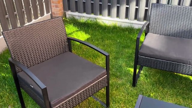 Плетені меблі з ротангу для вашого саду