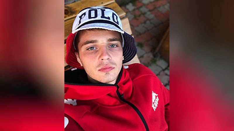 Шампион по борба почина, след като негов приятел го наръга в сърцето