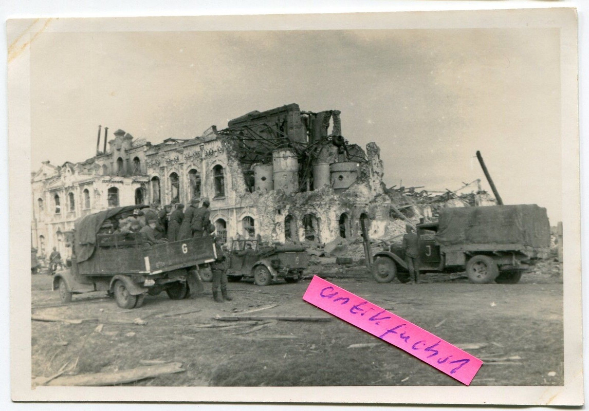 2 LKW mit G und Kübelwagen vom Panzer Rgt.3 in R