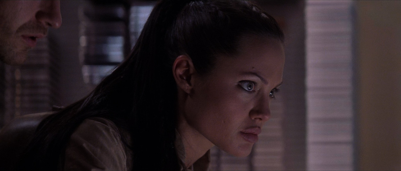 Lara Croft Tomb Raider - The Cradle of Life (2003).mkv_snapshot_