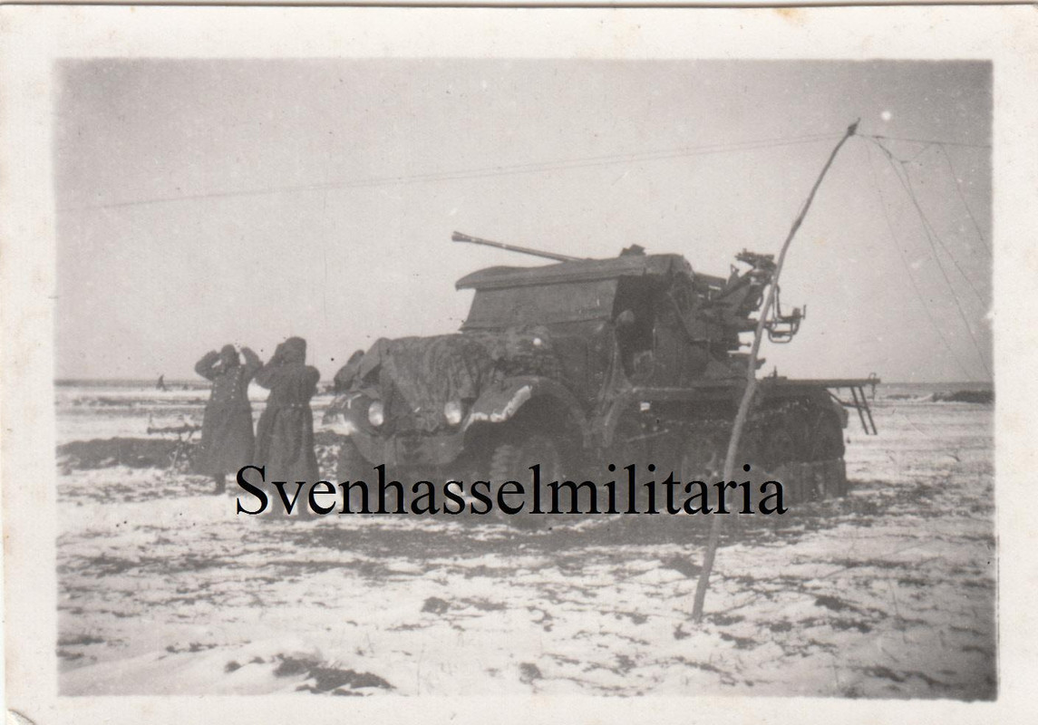 Russland 2 cm Flak Geschütz auf Halbkette Fahrze
