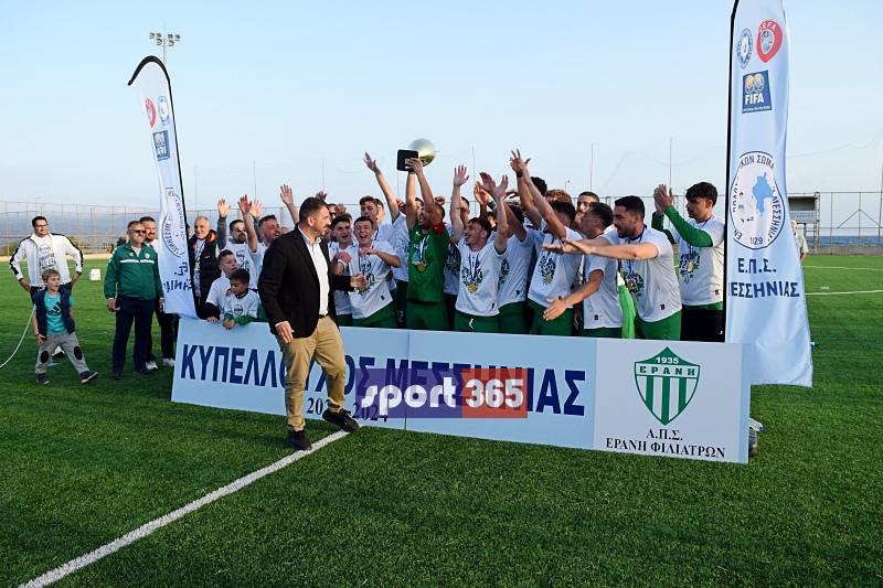 , &Tau;&omicron; &phi;&omega;&tau;&omicron;&rho;&epsilon;&pi;&omicron;&rho;&tau;ά&zeta; &tau;&omicron;&upsilon; &tau;&epsilon;&lambda;&iota;&kappa;&omicron;ύ &Epsilon;&rho;ά&nu;&eta;-&Pi;&alpha;&nu;&theta;&omicron;&upsilon;&rho;&iota;&alpha;&kappa;ό&sigmaf; (&phi;&omega;&tau;&omicron;)