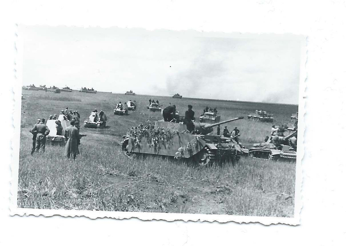 Foto zeigt Panzer mit Seitenschürzen 2.WK