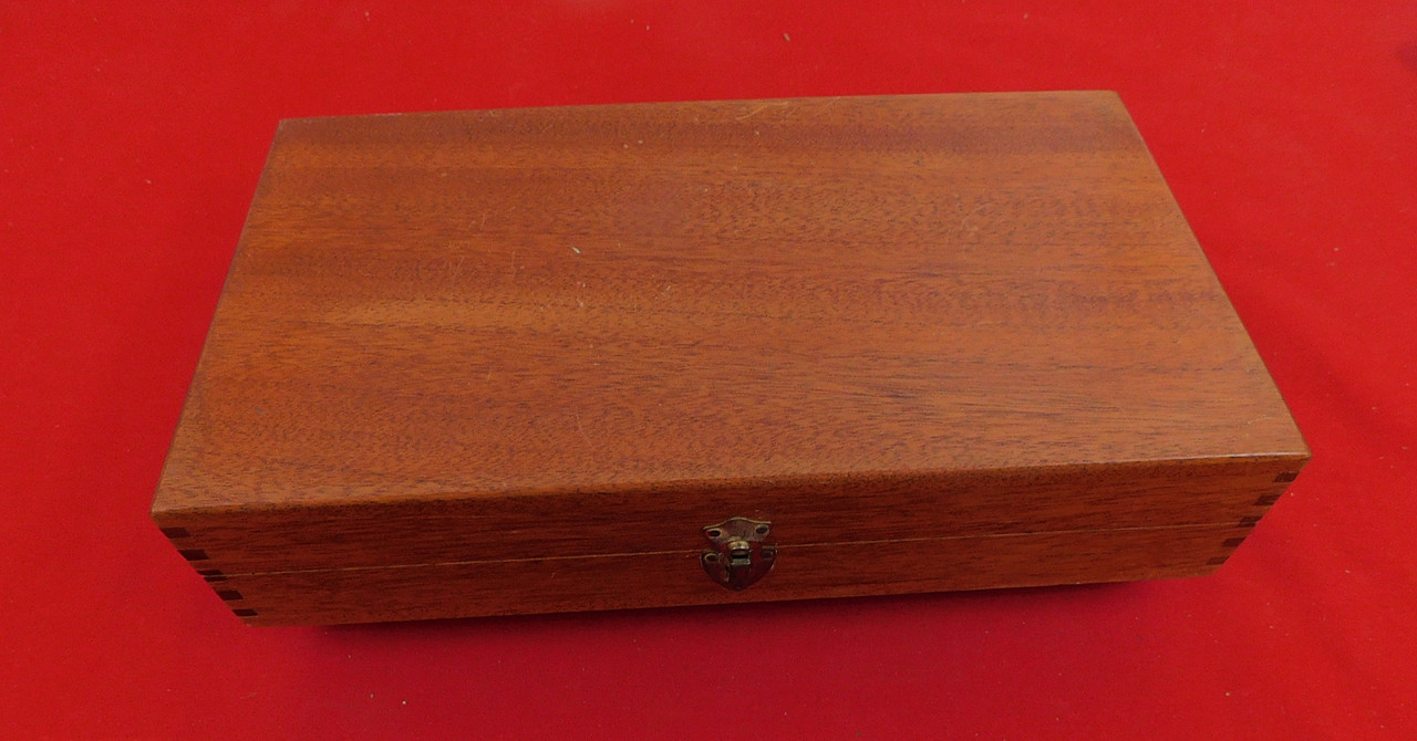 Mahog Display box 001