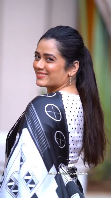 32-Actress-Girija-Oak-Godbole-Photos-Wallpapers-My-Vantage-Point