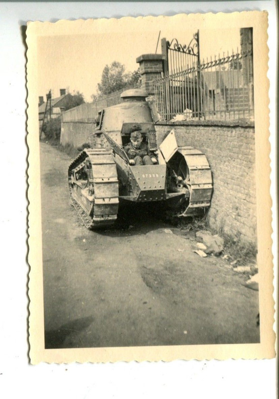 Orig.Foto Französischer Beute - Panzer Tank Rena