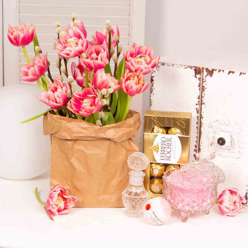 Surpriza pentru mama cu lalele si praline de ciocolata