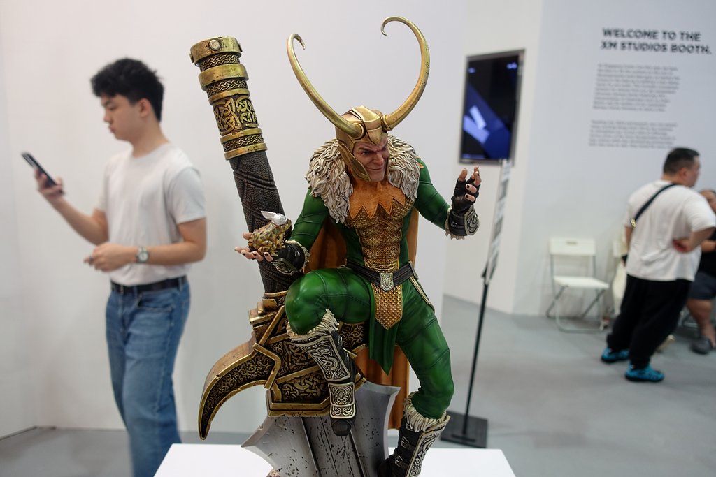 Premium Collectibles : Loki 1/4 Statue  2