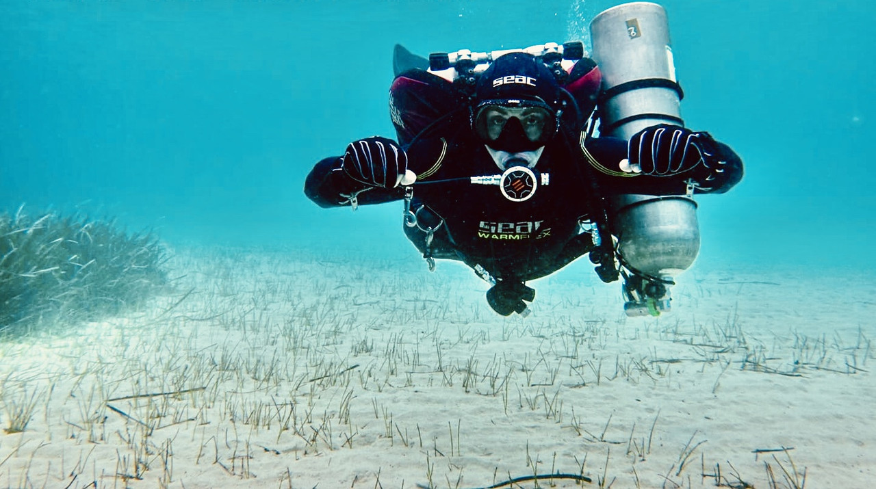 592FC902-F4FE-490A-9E24-65DE55E6D13D