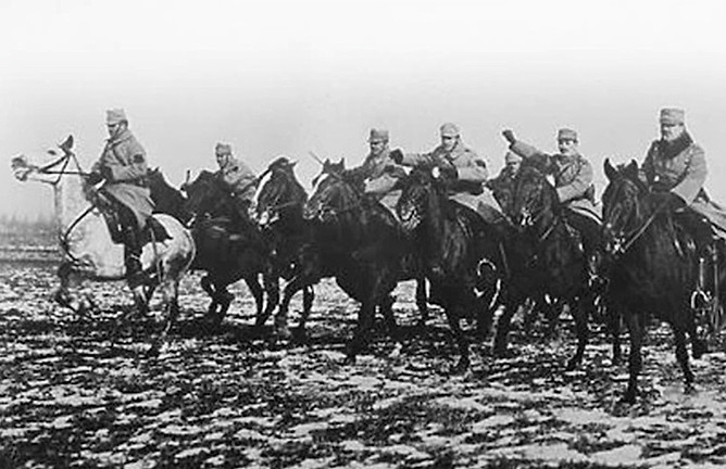 TWILIGHT-ZONE-HOWLING-MAN-CAVALRY-1-A-FOTOR.jpg