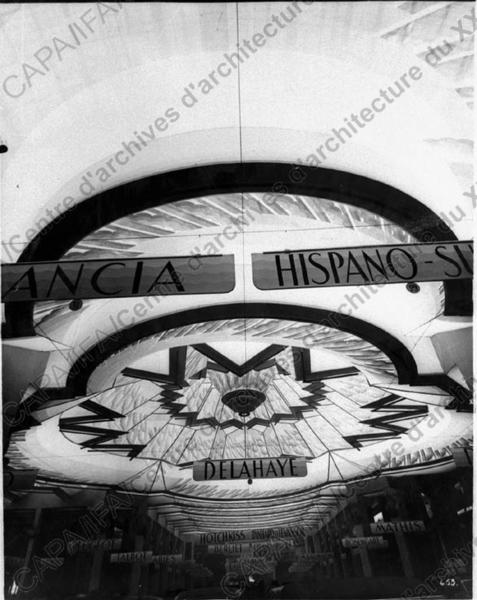 1934. 28e Salon de l'automobile au Grand-Palais, Paris 8e .vue de nuit du plafond lumineux d