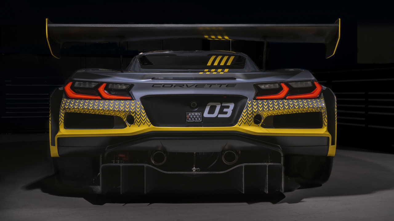 2024-chevrolet-corvette-z06-gt3r-008