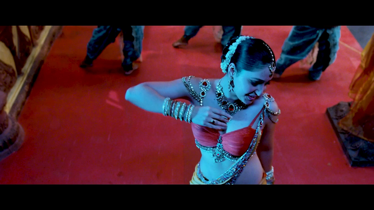 Ponnar Shankar 2011 Hot Song 4k.mp4_snapshot_03.30_[2020.12.12_00.09.08]