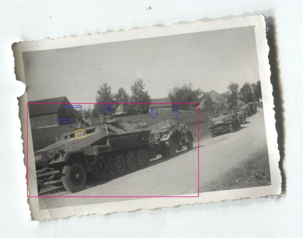 FOTO Deutsche Panzerspähwagen Halbkette bei Kolonenfahrt Einsatz