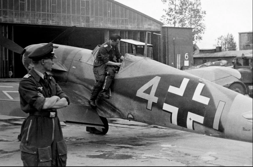 Bf.109F-4 of 9.- JG3 at the airport Chuguyiv. Ukraine, May 1942