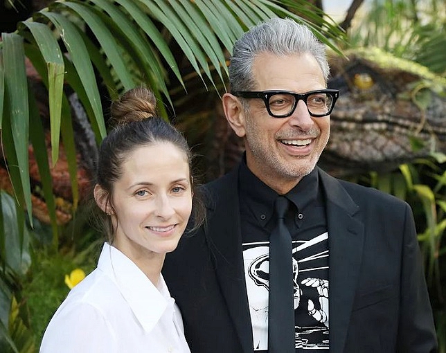JEFF-GOLDBLUM-EMILIE-LIVINGSTON-2-FOTOR.jpg