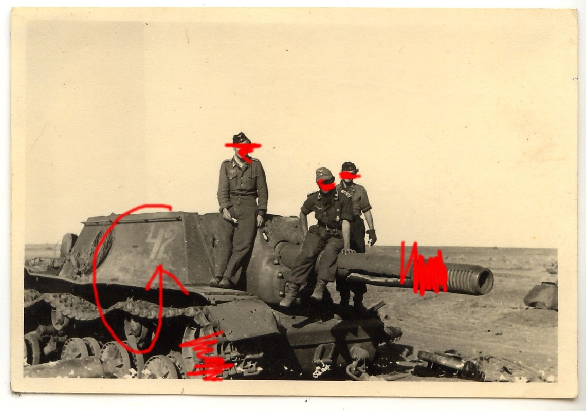 Russland russischer Panzer Selbstfahrlafette SU 152 Ari Geschütz