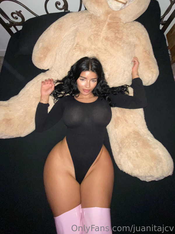 [Image: juanitajcv-ONLYFANSISFREE-31.jpg]