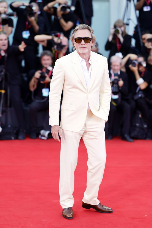 Venezia 81, le pagelle ai look sul settimo red carpet 