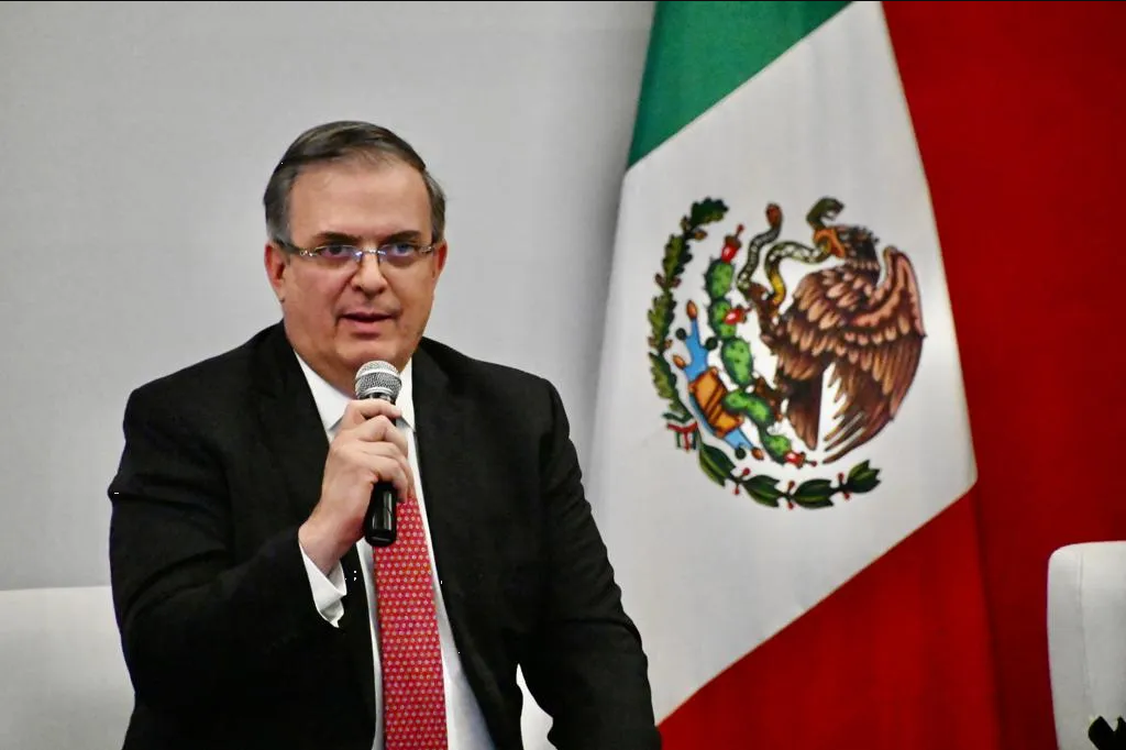 Viaja Marcelo Ebrard a la India