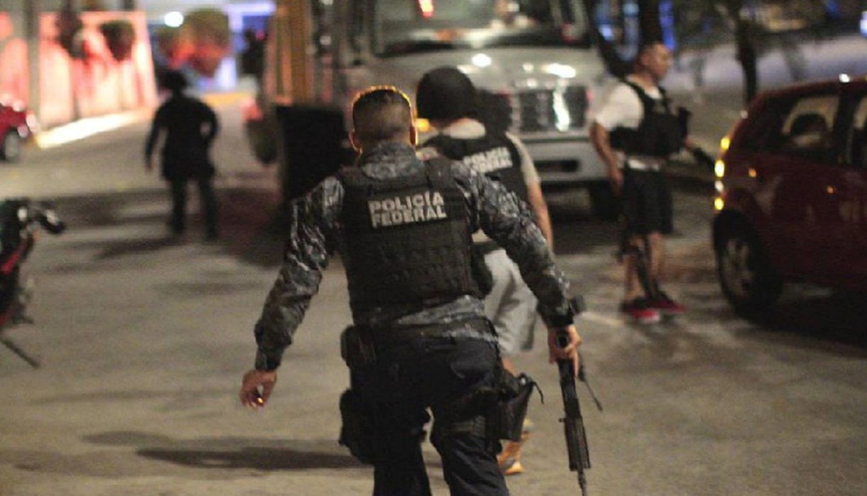 ¿Qué hacer en caso de una balacera en un bar?