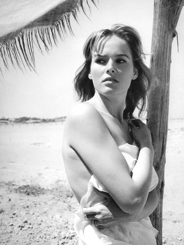 ursula_andress_b87