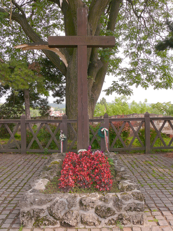 Geza-Gardonyi-Grave-01