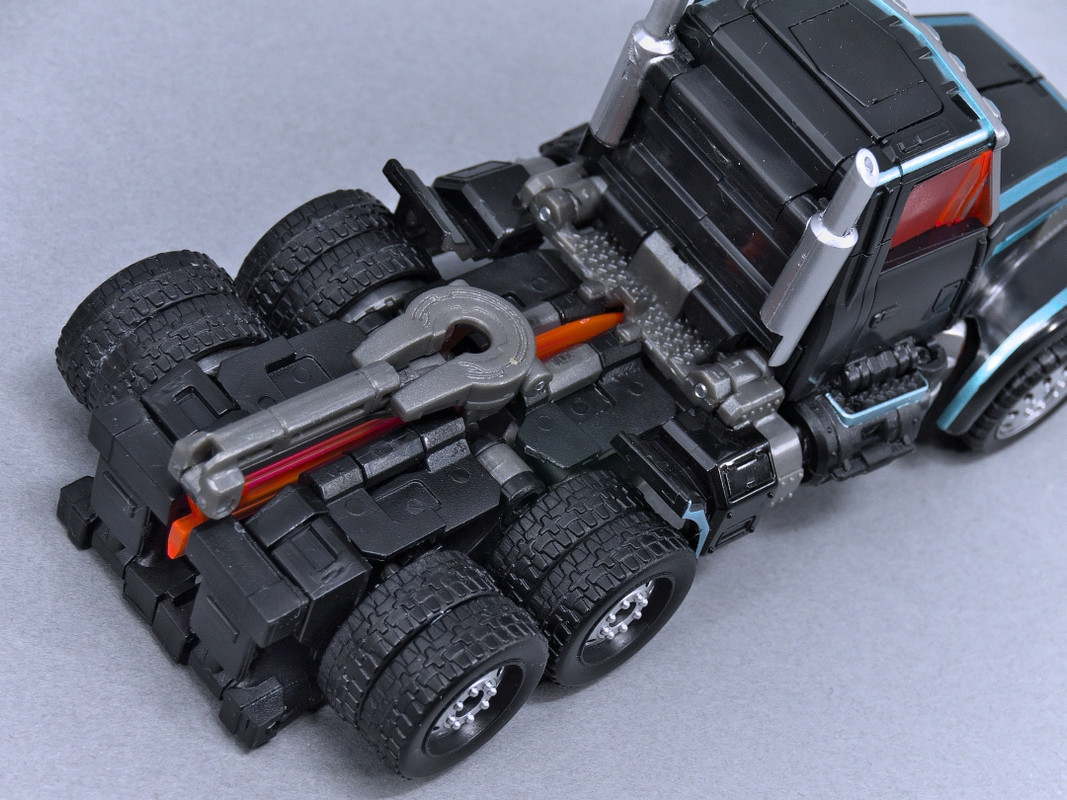 LG-EX-Black-Convoy-26