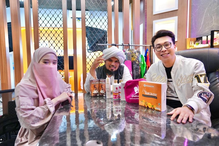 Inara Rusli saat bersama dr. Richard Lee dan Ustaz Derry Sulaiman. 