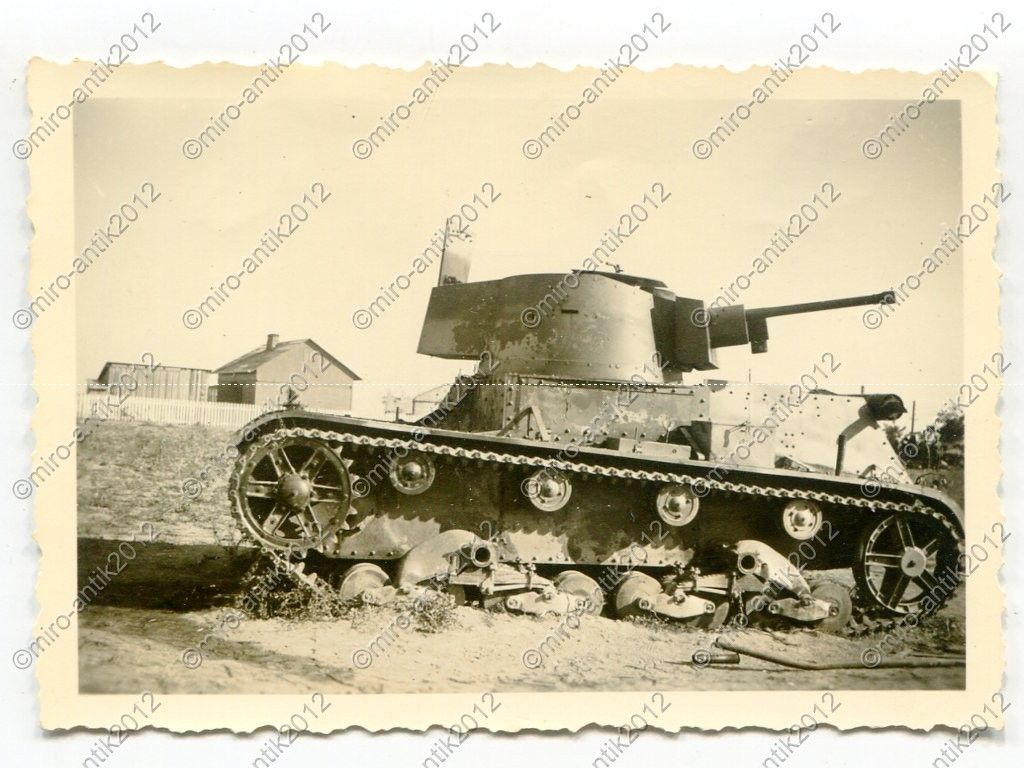 Foto, Wehrmacht, zerstörter Panzer 7TP, Nahaufna