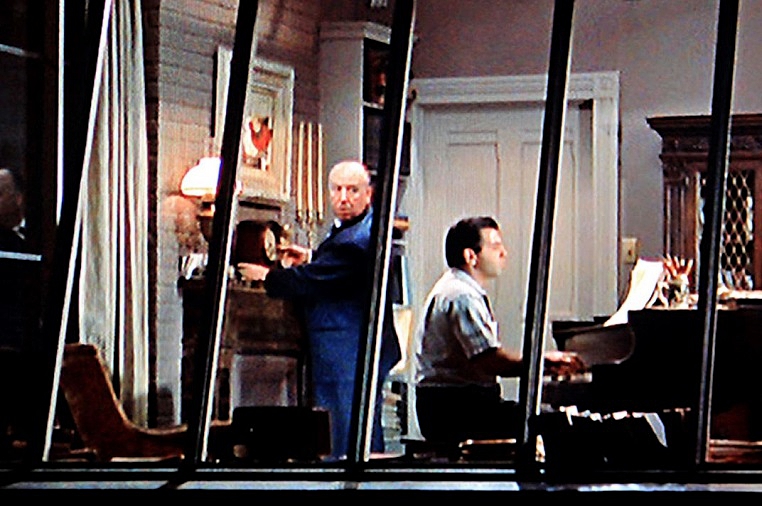 REAR-WINDOW-CAMEO-2-FOTOR-2.jpg