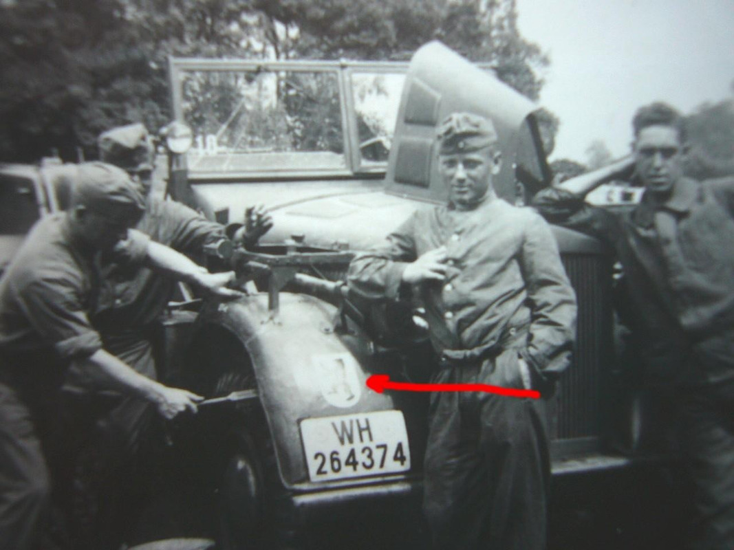 Foto SdKfz. Einheits-Kübelwagen der 3. PANZER DIVISION, Berliner Bär (1)