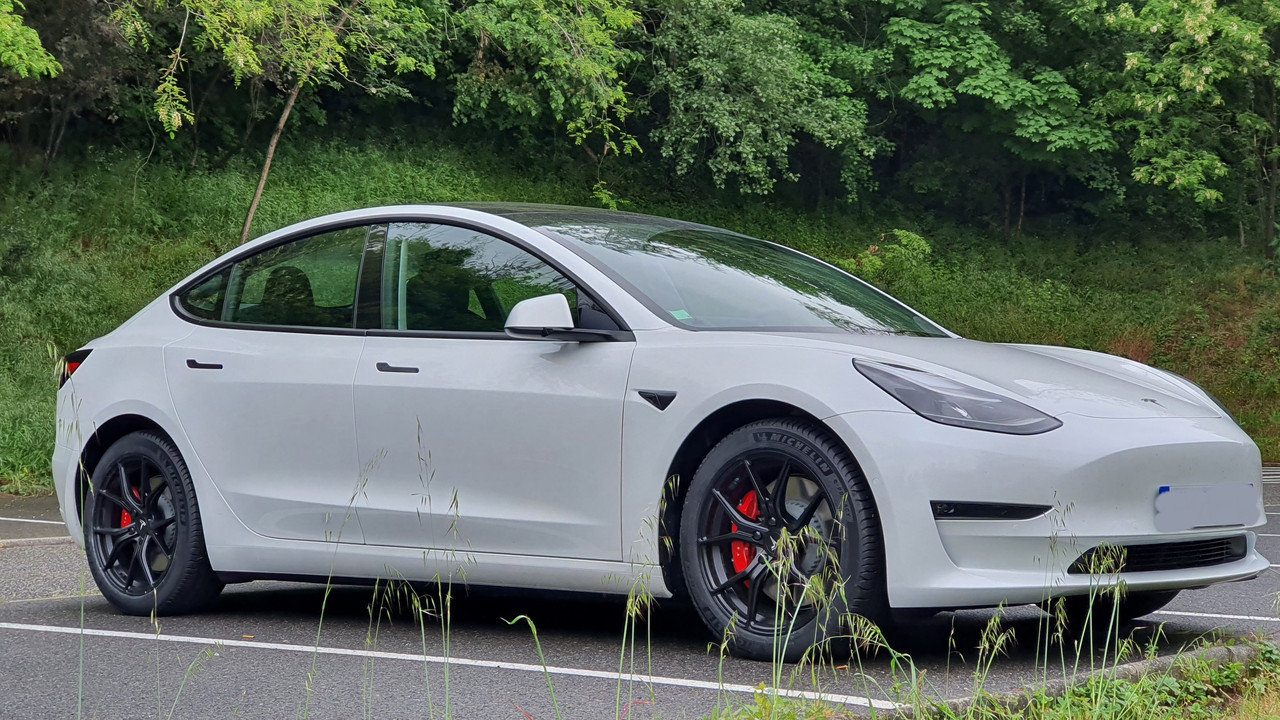 Jantes, roues, pneus, chaînes et accessoires pour Tesla Model 3 par  GreenDrive (3)