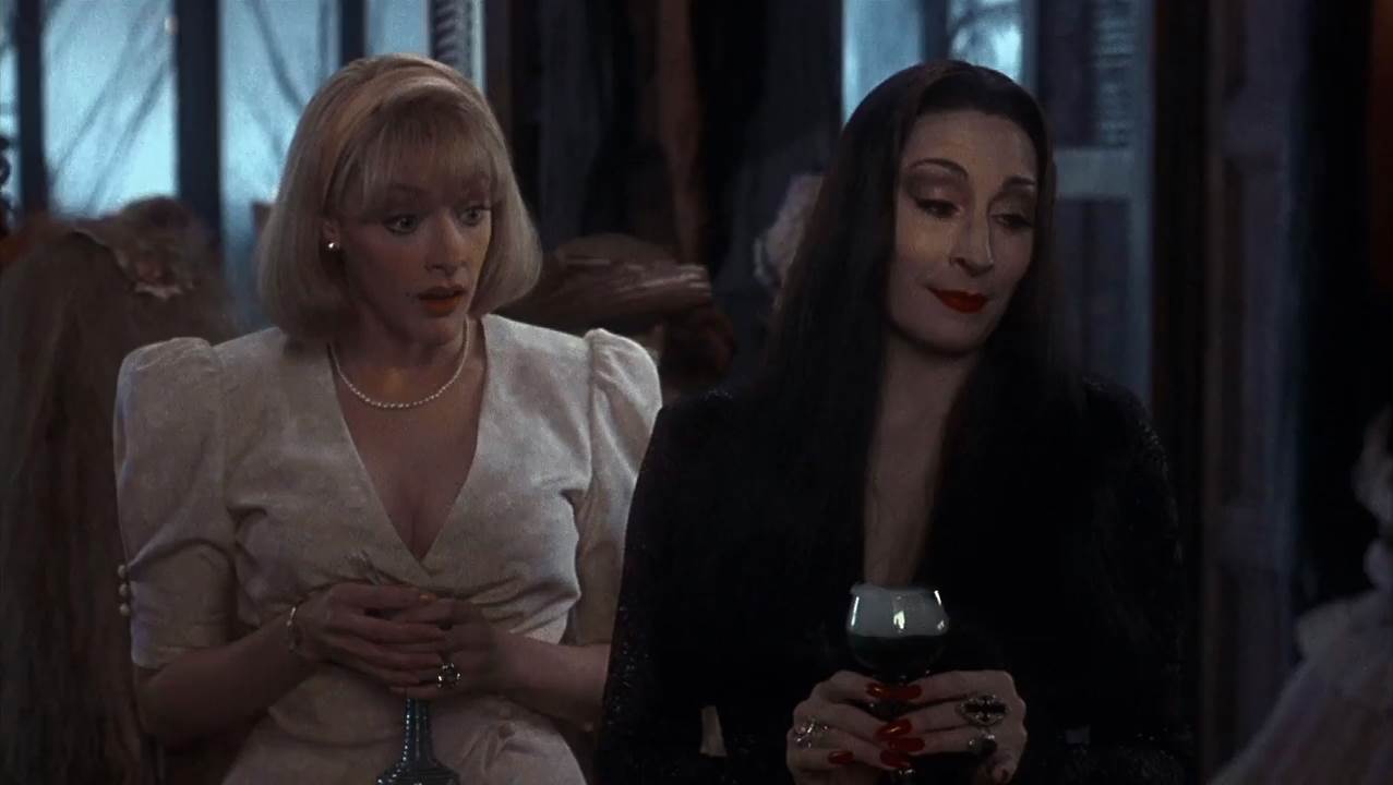 Addams Family Values 1993 BluRay [Hindi + English] 480p, 720p ESub Screenshot