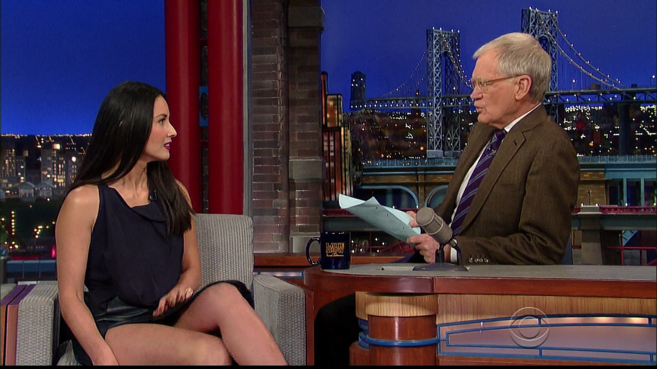 olivia-munn-thigh-show-spectacular-letterman-dec-10-2014-33