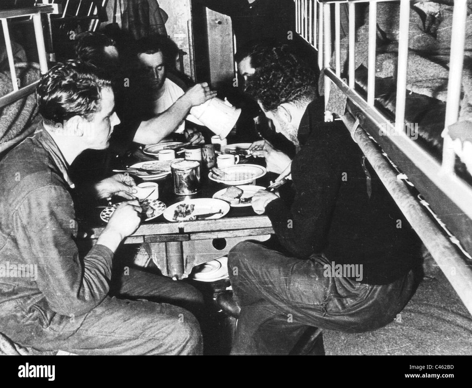 UBoat-Interior-03.jpg