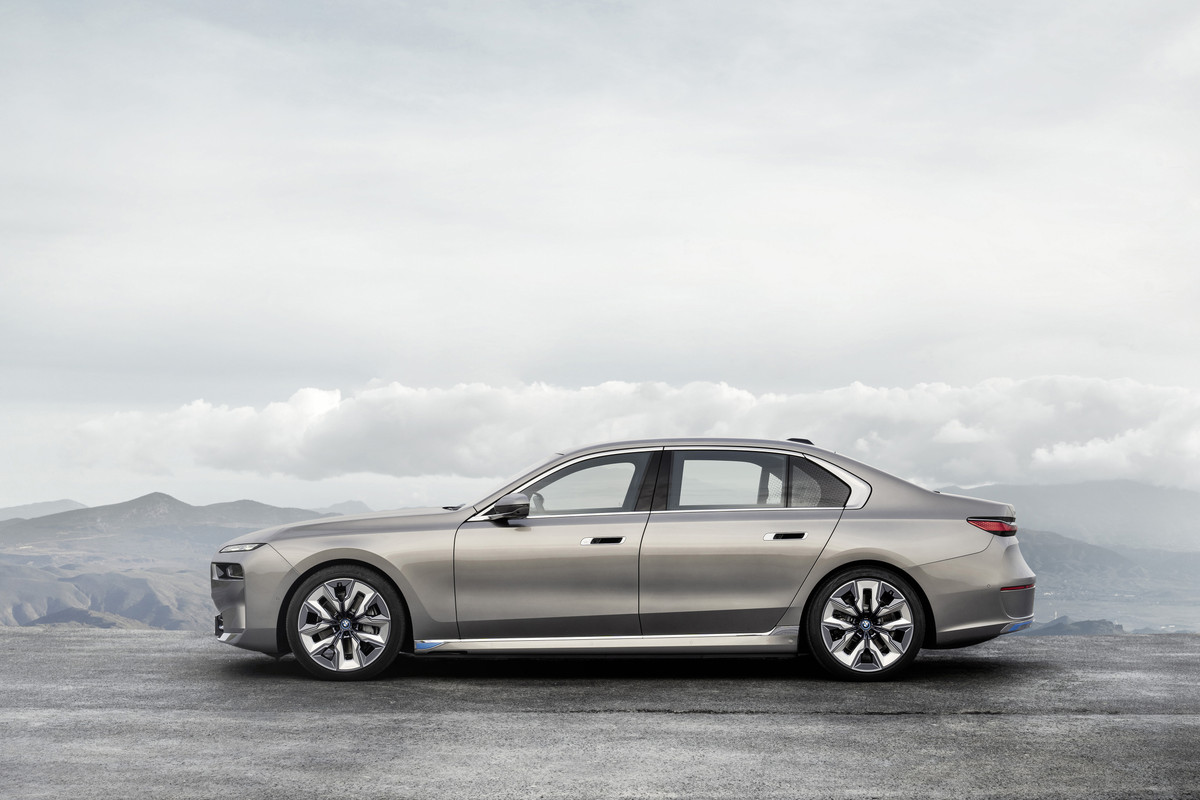 P90458197_highRes_the-new-bmw-i7-xdriv