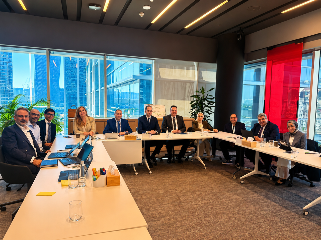 نائب وزير الصحة يناقش استراتيجية الصحة الرقمية مع PWC العالمية في دبي