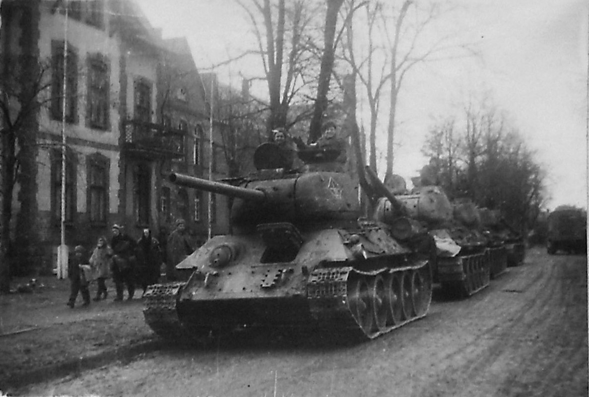 Боевой путь Первой гвардейской танковой армии и её герои Том 7  Поход  на  Берлин (5)