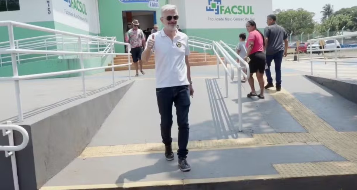 Ubirajara Martins (Democracia Cristã), votou por volta das 10h30, em uma universidade particular, na Av. Afonso Pena — Foto: Rafael Savaris/TV Morena