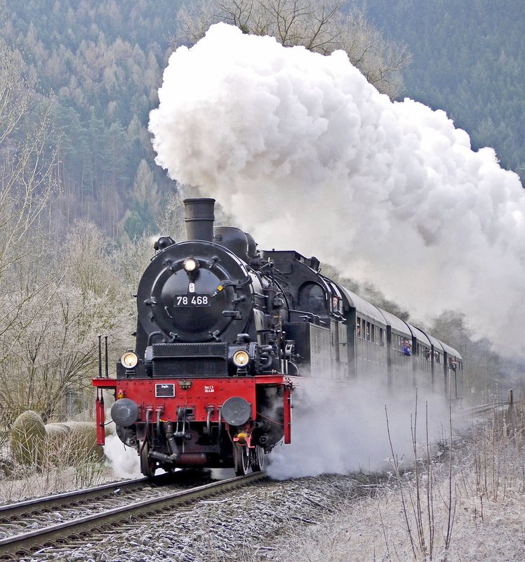 black-white-steam-locomotive-1352338-1280.jpg