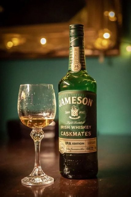 Whisky Irlandês Tridestilado Jameson Caskmates IPA Edition 750 ml