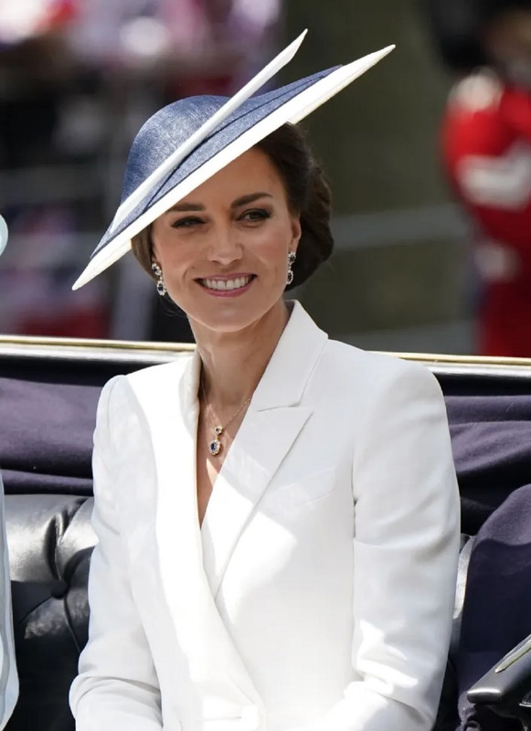 Kate Middleton enamoró en el Jubileo con un outfit y tocado súper elegante