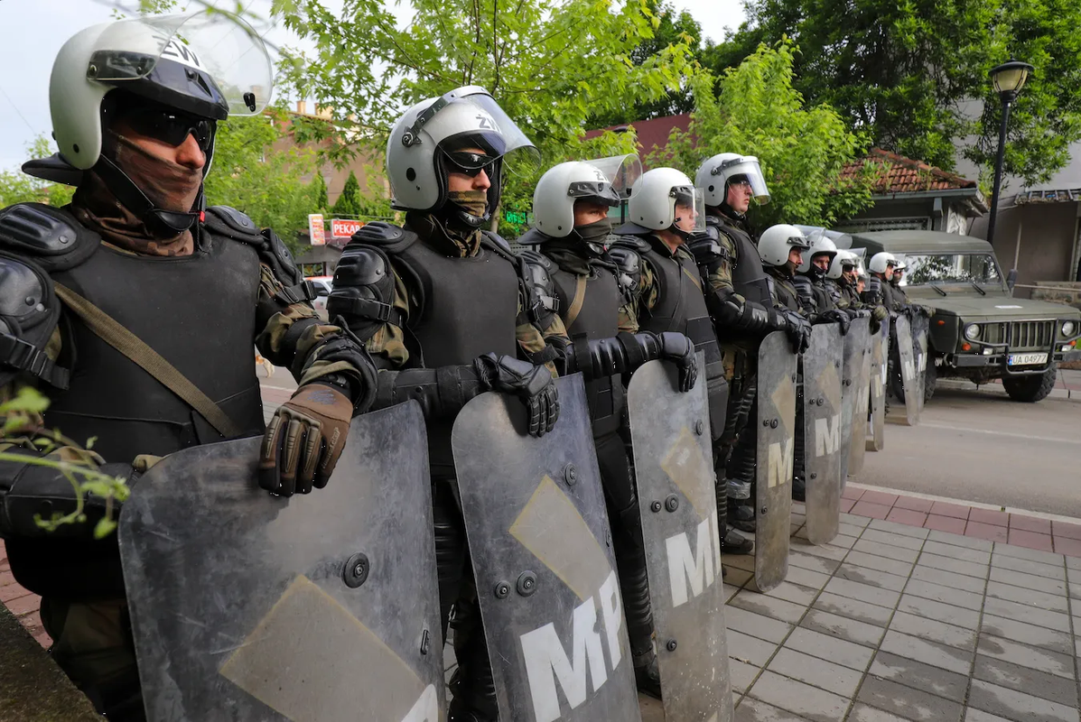 Con 80 lesionados, persisten las protestas en Kosovo