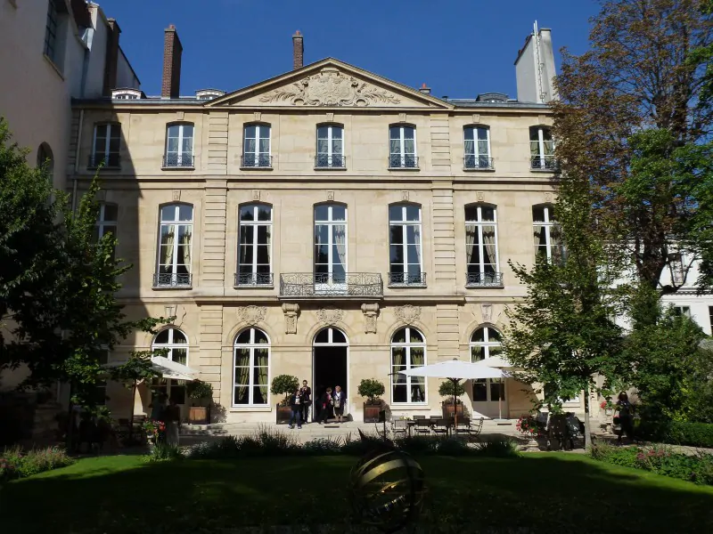 Façade de l'ambassade du Vendel. Façade de l'ambassade du Vendel.