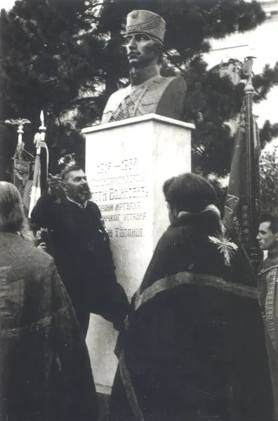 [Слика: spomenik-otkrio-kosta-pecanac-foto-Muzej-Prokuplja.jpg]