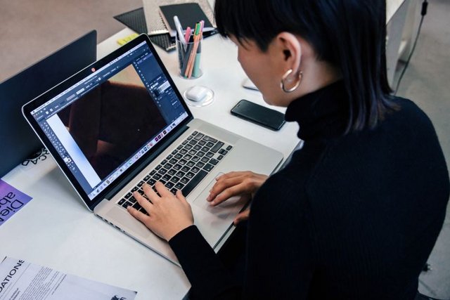 Design Essentials: Foundations to Become a Succesful Designer
