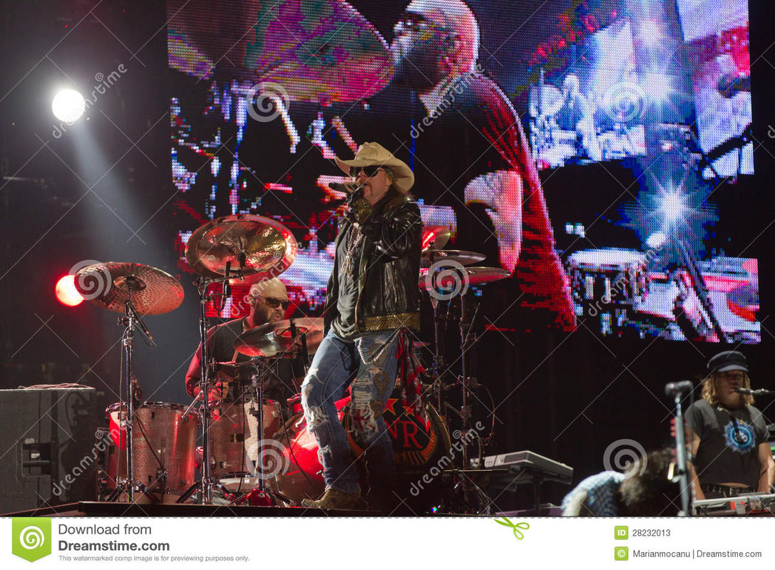 axl-rose-28232013.jpg