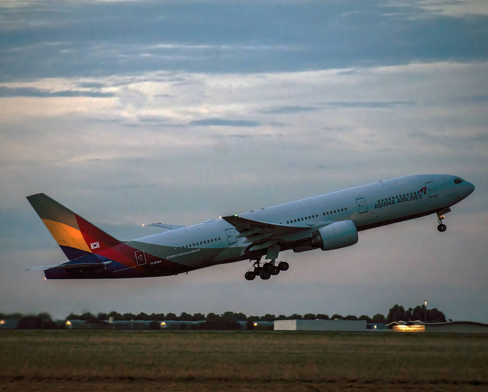 Asiana B772