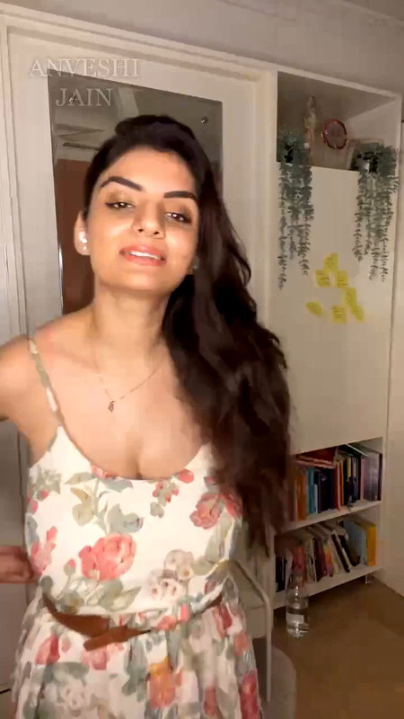 Anveshi Jain Live.mp4.0000
